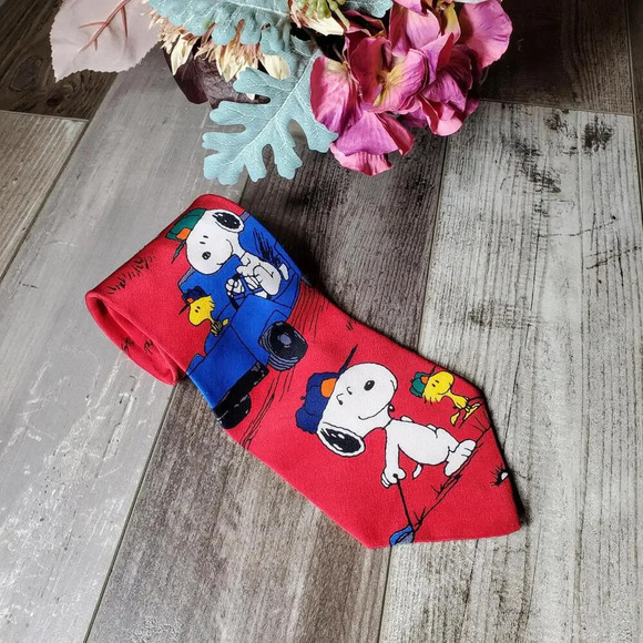 SNOOPY GOLFER Peanuts Cartoon Golf Men’s Burgundy Red Neck Tie 100% Silk - Picture 4 of 7